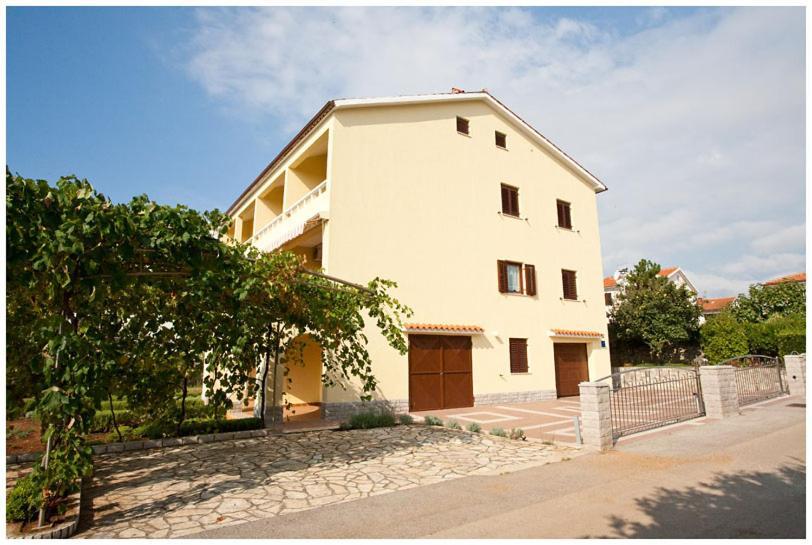 Apartment & Room Dinka, Krk Krk Town Buitenkant foto