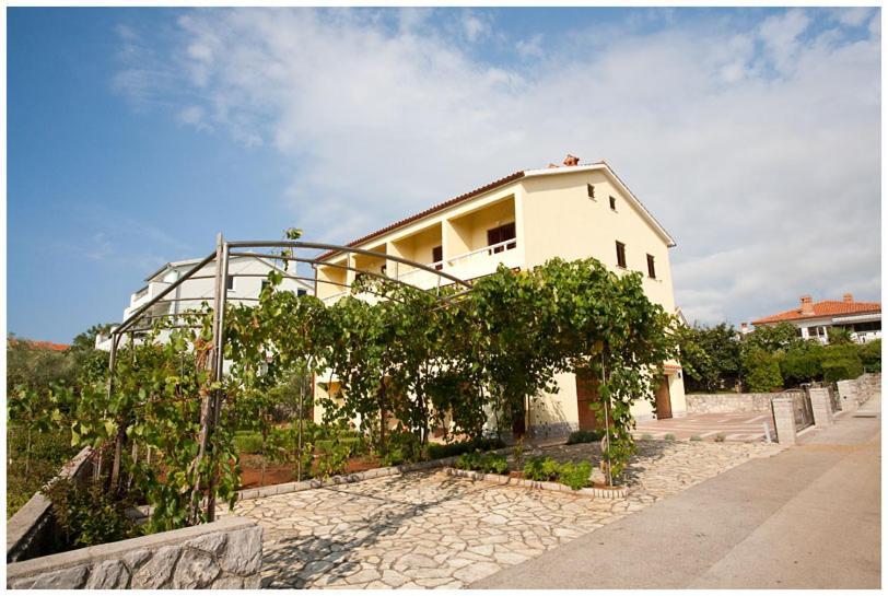 Apartment & Room Dinka, Krk Krk Town Buitenkant foto
