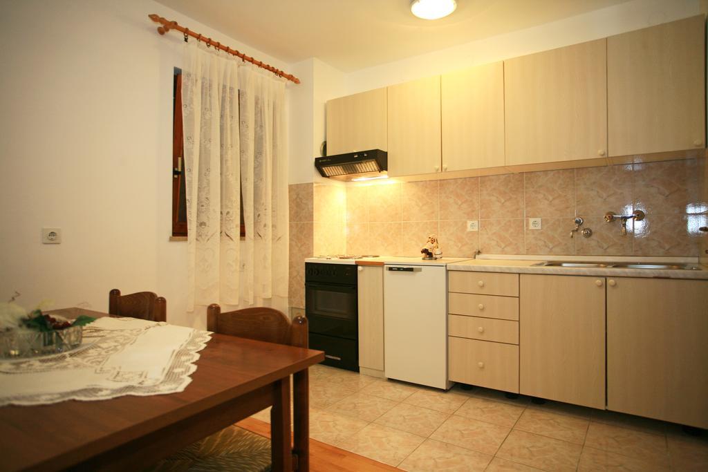 Apartment & Room Dinka, Krk Krk Town Buitenkant foto