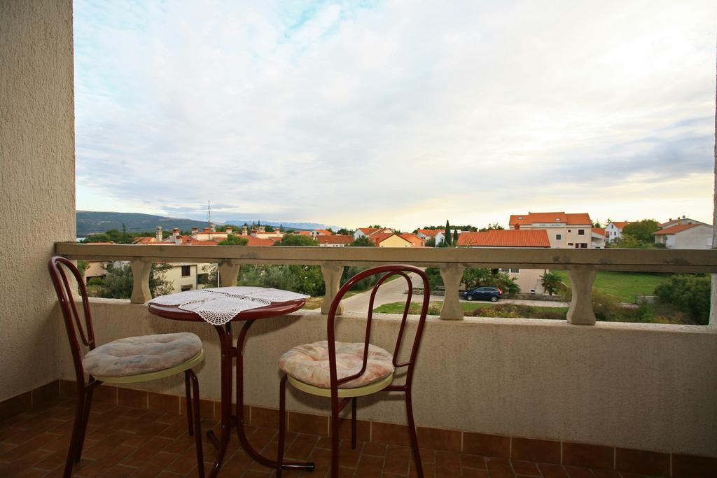 Apartment & Room Dinka, Krk Krk Town Buitenkant foto