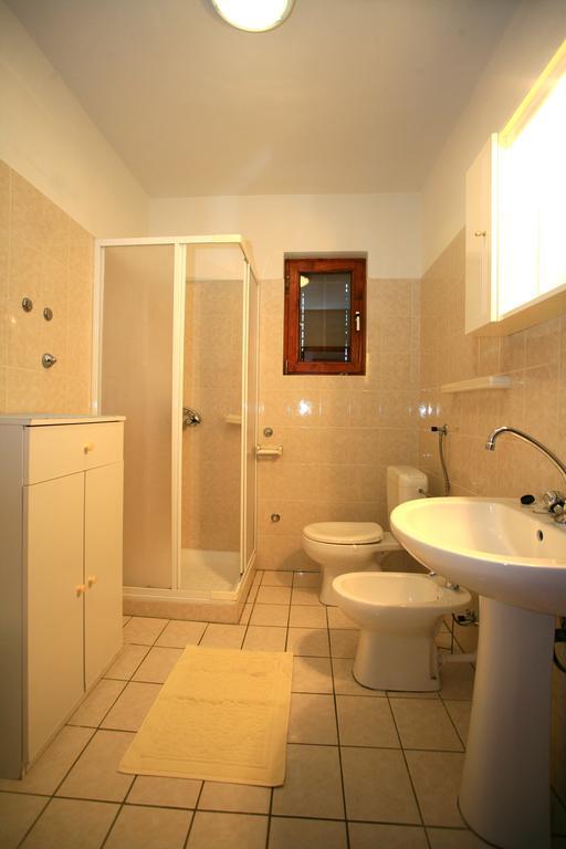 Apartment & Room Dinka, Krk Krk Town Buitenkant foto